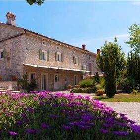 5 Bedroom Istrian Villa Estate with Large Pool and Gardens near Barban, Sleeps 12